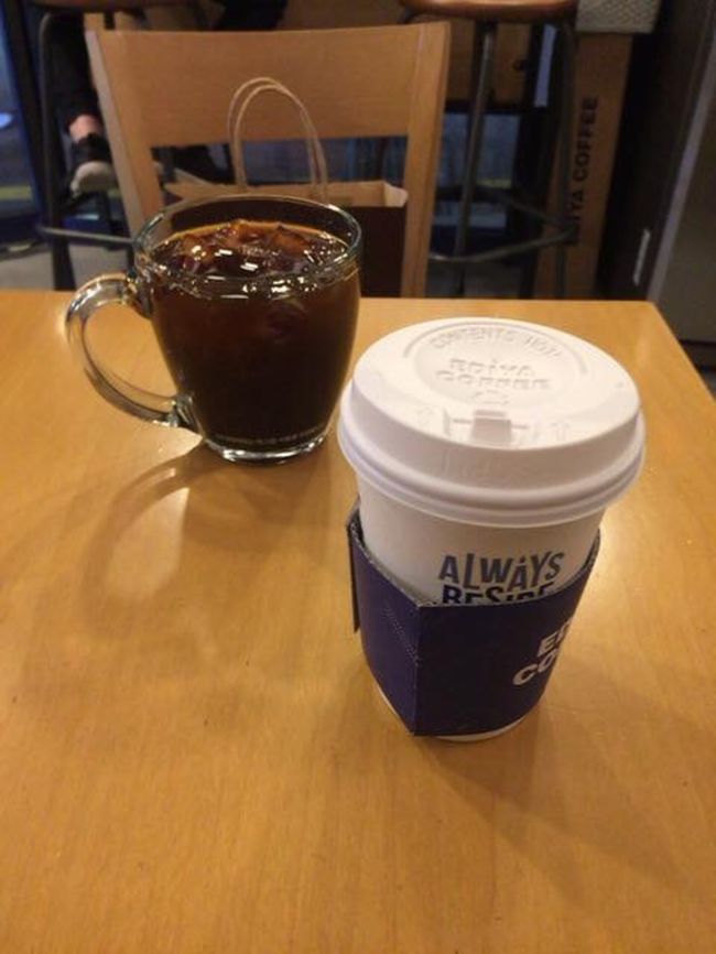 私がもうお酒ギブだったので、カフェで一息。<br />もう11時近いのに、カフェにはお客様がちらほら。<br />夜型ですねぇみなさん。