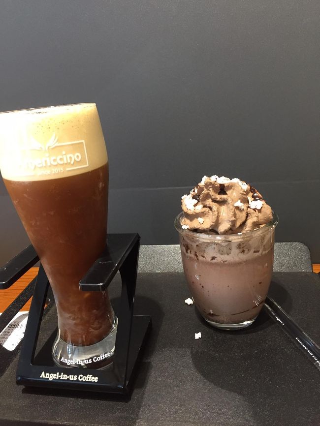 一休みにカフェへ。<br />右のココア？がものすごく美味しくて、オススメします！！<br />落ち着いた雰囲気のお店でした。