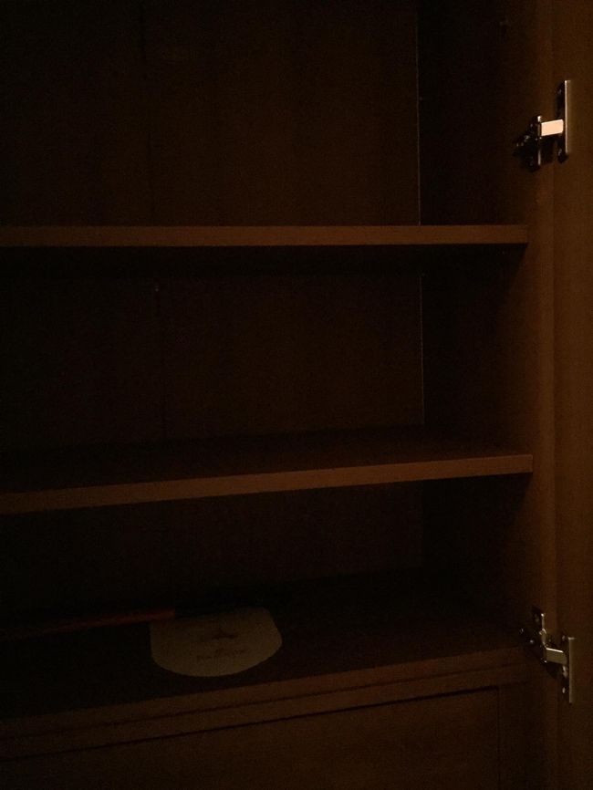 無駄に大きい下駄箱や、タンスがありました。<br />長期で利用する人もいるのかな？<br />子供のものとか、自分たちのものを十分に置くことができました。