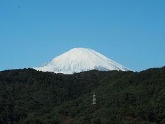 旧共和小学校を超えると、目の前に富士山の頭がドーン。
