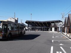 相模湖駅からバスに乗ります