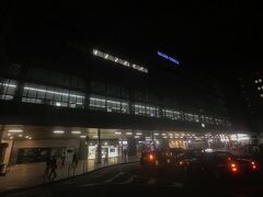 前日中に福岡に移動したので、本日は博多の駅近くのホテルから出発です。
昨晩ANAからメールがあり、TSJ 12:15→12:50 NGS便が２時間遅れるとのこと。
１時間で空港の周りをちょっと観光と思っていたのがだいぶ時間が取れることになりました。さて、どこを回ろうかなと考えながら、まだ暗いなかキャリーバッグを引きながらガラゴロと早朝の博多を進みます。