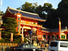 開演まで少し時間が有ったので八坂神社に行きました。