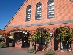 １１/２３（金）　名神・中央道から木曽路を走って来ました～。

信州ワインの本場、塩尻桔梗が丘に在る「井筒ワイナリー」、この赤煉瓦が目印ですね！～。
あれから３年ぶりの訪店です～。

＊詳細はクチコミでお願いします