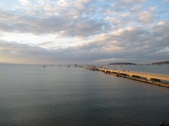 さてさて、館山夕日桟橋にやってきました。”渚の駅”たてやまのすぐ隣です。
桟橋には、釣り人がたくさんいました。