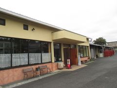 さて、松尾駅で降りたのは、ここへ来るのが目的でした。
カントリー･ビア･ハウス。
寒菊銘醸という酒造メーカーがクラフトビール「九十九里オーシャンビール」を醸造していて、併設のレストランで飲むことができます。