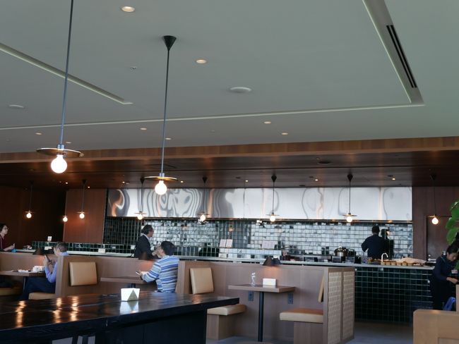 まずは、担々麺を注文します。