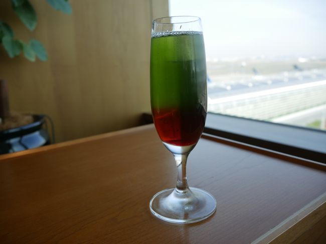 今日は気楽な一人旅、カクテルを飲みながらくつろぎます。