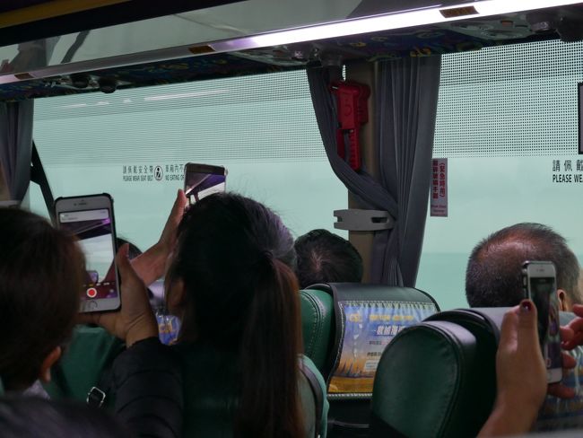 車内では皆さん、カメラで写真や動画をとっていました。