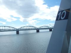 木曽三川渡って行きますよ。
携帯充電しながらのんびり。
そういえば、充電コンセントついているんですね。アーバンライナー、てっきりついてないものとばかり。