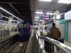 専用ホームからの乗車になるんですね♪