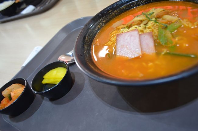 見るからに辛そうでしたが、味も見たとおりでした。食べながら、汗が出てきました