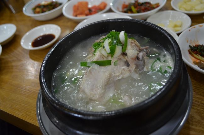 本場の参鶏湯、量もたっぷりでお腹いっぱいになりました。