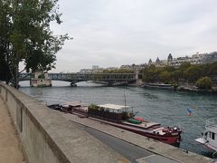 少し歩くと次の目的地であるビラケム橋が見えてきました。
この橋は、二階建てで上が地下鉄、下が車道と歩道なんですよ。