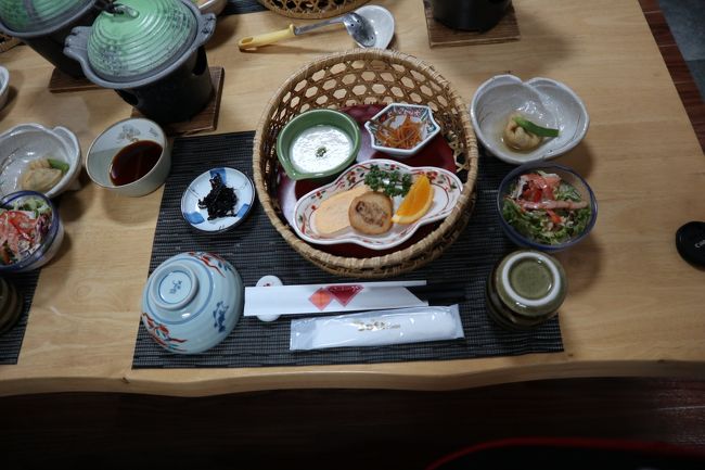 朝食。バイキングみたいに取りに行かなくていいのでお落ち着いて食べれました。