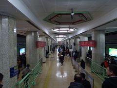 東直門駅で地下鉄2号線に乗り換え。安定門まで3元（≒50円）。
