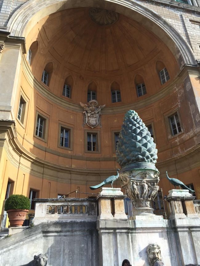 早朝初のバチカン博物館見学ツアーへ<br />日本語解説付きで非常に良かった（あまりにも広すぎて、個人で回ったらどこを見ればよいのか分からなかったはず）