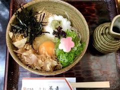 いろいろと美味しそうで迷いましたが、やっぱり おろし蕎麦(温)1000円にしました。青ネギまぜまぜで美味しかったです♪