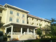 「Raffles Grand Hôtel d'Angkor」

元々あった老舗のホテルをラッフルズブランドに改装したホテル。
外観からして老舗の風格があります。