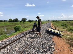 単線ですから、一方が降りて、よっこらせと線路から外して、組み換え。
のんびり待ちます。

バンブートレイン、めちゃ楽しかった。期待以上。
★★★★★！！