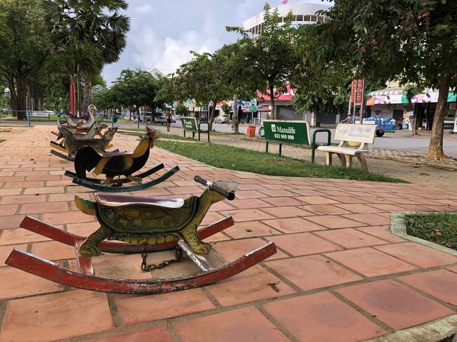 川沿いのプロモナードには、こんな遊具が充実していて、老若男女が遊べる感じ。<br />中国発の公共ジムの種類も豊富で、本気で汗流しました。<br />いいわ～～。