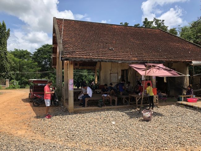 気を取り直して、レンタルバイク借りて、今回のメインイベント、バンブートレインに！<br />なんと、朗報。<br />2018年に閉鎖されたバンブートレインが密かに場所を変えて、復活してます。<br />2017年に移動して、別の公園みたいな所に設置したら「つまらない」の悪評高すぎらしく、実は1か月前くらいに元も本物レール上に復活したそうな。<br /><br />