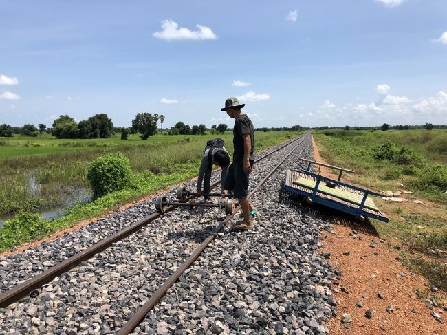 単線ですから、一方が降りて、よっこらせと線路から外して、組み換え。<br />のんびり待ちます。<br /><br />バンブートレイン、めちゃ楽しかった。期待以上。<br />★★★★★！！