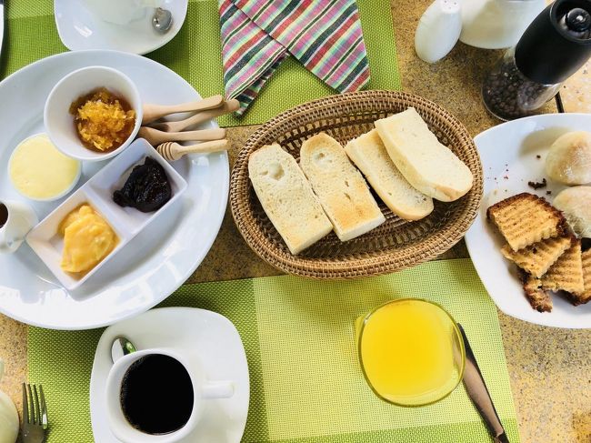 朝ごはん。<br />見た目は良いけど、特に食べるものもなく、、、、<br />3日間毎日、何も変わらず、同じだったし、正直、初日であきた。<br />しかも、ほとんど眠っていないという…<br />