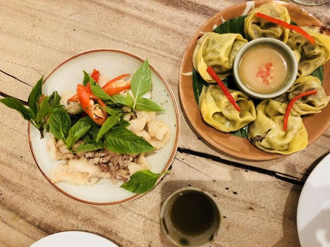 茄子と茸のワンタンとカラマリだったかしら。<br />ソースまでおいしいし、ハーブ類がたくさん乗せてあるから、<br />お好みに合わせて食べれる。<br />美味しすぎて、最終日のランチにも行ってしまった。