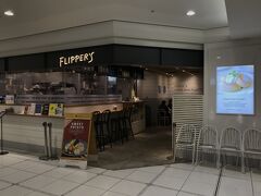 名古屋・栄『LACHIC』B1F

2017年4月29日にオープンした【FLIPPER'S（フリッパーズ）】
名古屋ラシック店の写真。

都内にも数軒あるスフレパンケーキのお店です。
2018年10月19日にオープンした【FLIPPER'S（フリッパーズ）】
表参道店も休日は行列ができています。