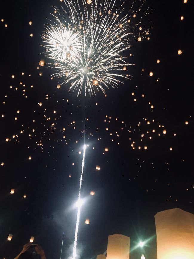 花火まであがった！<br />コムローイと花火のコラボです！！<br />