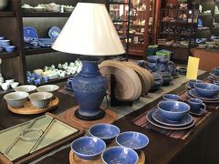 セラドン焼き工房巡り②
［サイアムセラドン］ 

2軒目はサイアムセラドンです。
こちらもshopと工房が併設されていて、見学できるようになってました。

お皿のデザインなど含め、こちらのほうがモダンな感じですね。