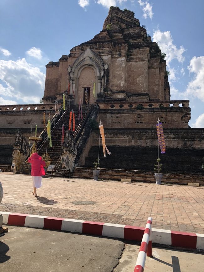 古い建物のようで、風格と威厳を感じる。