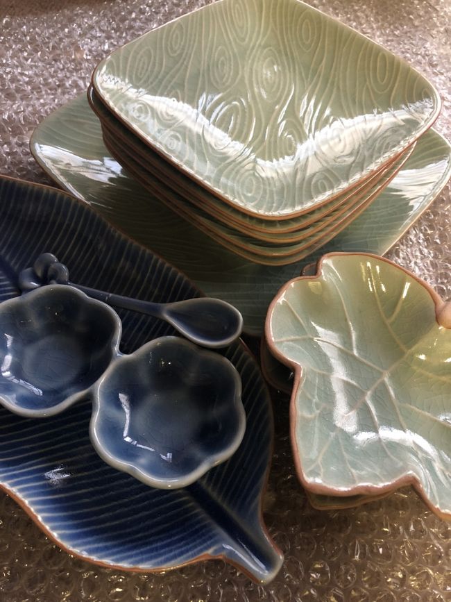 ここに1h位居て、色々迷って上記を購入。<br /><br />1番上の紋が入ったお皿は普段使いの小皿として活躍しそうです！！