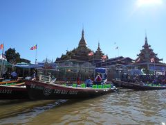 有名な寺院の前には沢山のボートが連なっていた。
ここでは中国、韓国からなどアジア系の団体さん
が多いようだ。
今回のミャンマー、ベトナム旅行では2国を通じて
日本人ツアーに出逢ったのはハノイ空港だけだった。
我が家に送られてくる旅行案内でもミャンマー旅行ツアー
案内は少なかった。
10月からミャンマーへの渡航ビザが必要なくなったので
日本人のツアー観光もこれから盛んになるのだろうか。

