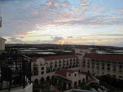 １１月２６日午前７時。ホテル日航アリビラのラナイ（テラス）からの定点写真。