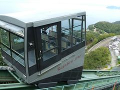 リフトの横には　こんなケーブルカーも