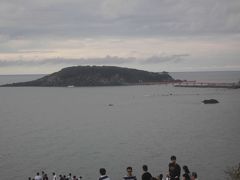 北陸自動車道を走って　東尋坊へ

これはその北側にある

飛び込んだ体が流れ着いたと言われる雄島

いつしか　成仏を願う　宗教の土地となっています