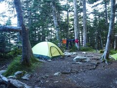 3人用のテン泊装備はやはりずっしりきました。
千枚小屋手前でギブアップ、なんとか着きました。

(-。-;)
