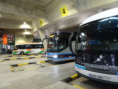 駅の地下が、バス乗り場。
仏ビアリッツバイヨンヌ空港まで行く帰りのバスを予約。時間は朝10時発。
(他のバス受付は開いているが、ouiバスの受付はずっと閉まっていた)