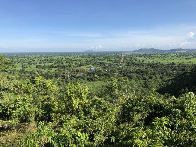 ワットバナンからの風景。<br />右手の小山はサンポーさんじゃないかしら。<br />サンポーさんより目の前開けているから、もっと絶景かな。絶景かな。