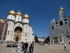 聖堂広場のウスペンスキー大聖堂とイワン大帝の鐘楼。