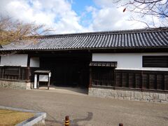 香川家長屋門。

１６９３年に建造された（もちろん改装はしてるのでしょうが）、この地域で最も古い建造物だそうです。

今も人が住んでいるので、平日しか解放していないとのことでした。
