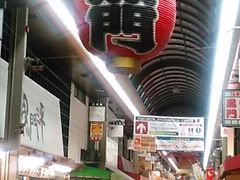 奈良からの帰り、日本橋から新今宮迄、歩きました。途中、黒門市場に寄りました。