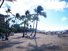 ハワイ６日目（11月19日）

今日もいい天気です。

ラナイで朝食を取った後、今日はビーチに行く事に。

ハワイも荷物から目を離すと置き引きにあうそうで、ビーチに持っていく荷物は最小限にした方が良いそうです。

