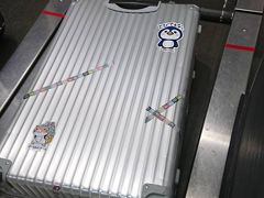 さてさてRIMOWAデビュー…と言いたいとこだが、
その前の子供の修学旅行inオーストラリアで既にデビュー済み。

目印をつけておく。