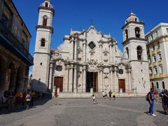 ハバナ大聖堂まできました。