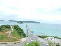 翌朝、角島まで走ります。
本日の天気は曇り…
海は優しい色をしています。