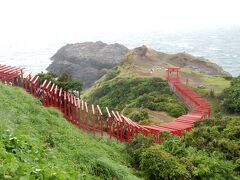 特牛駅を出た直後、ゲリラ豪雨に遭います…
次の目的地、元乃隅稲成神社までゲリラ豪雨の雲と一緒に移動します…
同じ方向に向かってたらいつまでたっても雨から抜けれないわけです。