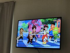 ブリュッセルに帰ってきて、いよいよ帰国の日が近づいてきました。
ちょっと疲れてきたけど、やっぱりまだまだ旅は続けたいのが本音。
あと2日、楽しもう！

とはいえ、最後の2日に特に予定はなし。ブルージュに行こうか、くらいなので、みんなアパートメントでゆっくり。

子供たちがはまったケーブルテレビのアニメチャンネルでは「妖怪ウォッチ」もやっていて、みんな楽しんでいました。
フランス語の吹き替えで英語の字幕がついているので言葉は分からないけれど、日本で見たことがある話だから内容は分かってしまう、という。
フランス語を聞いて笑っているみたいで、面白かった。